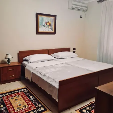 아파트 Cozy & Authentic - 3min Walk To Center 티라나